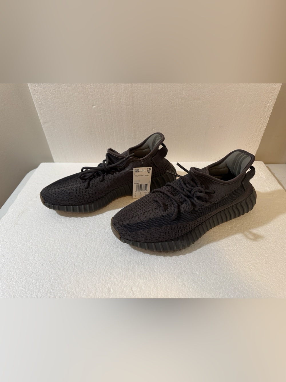 adidas Yeezy Boost 350 V2 Black Knit Sneakers size 9.5 - Cinder